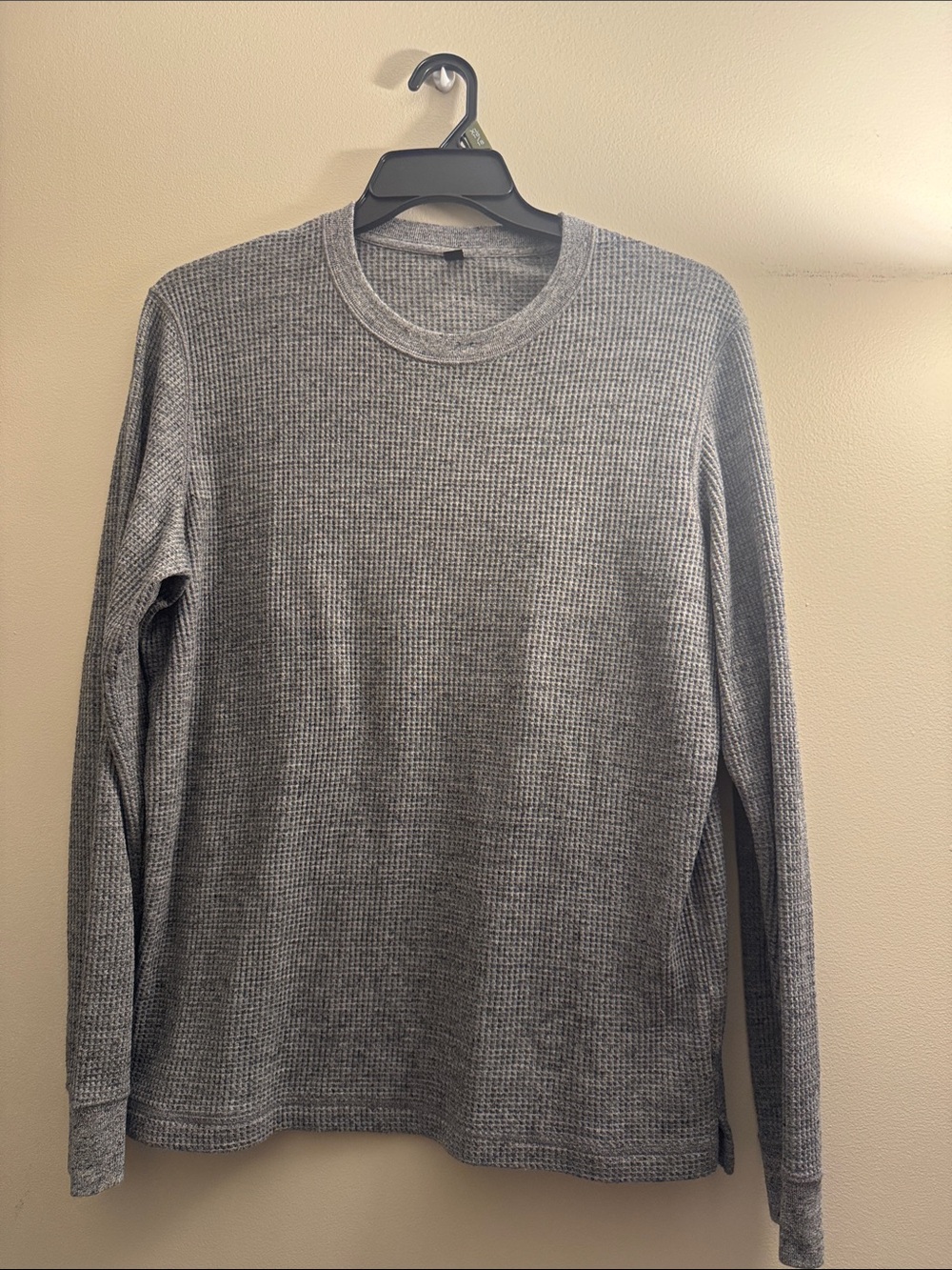 Uniqlo Men’s Gray Waffle Knit Long Sleeve Top Size: M